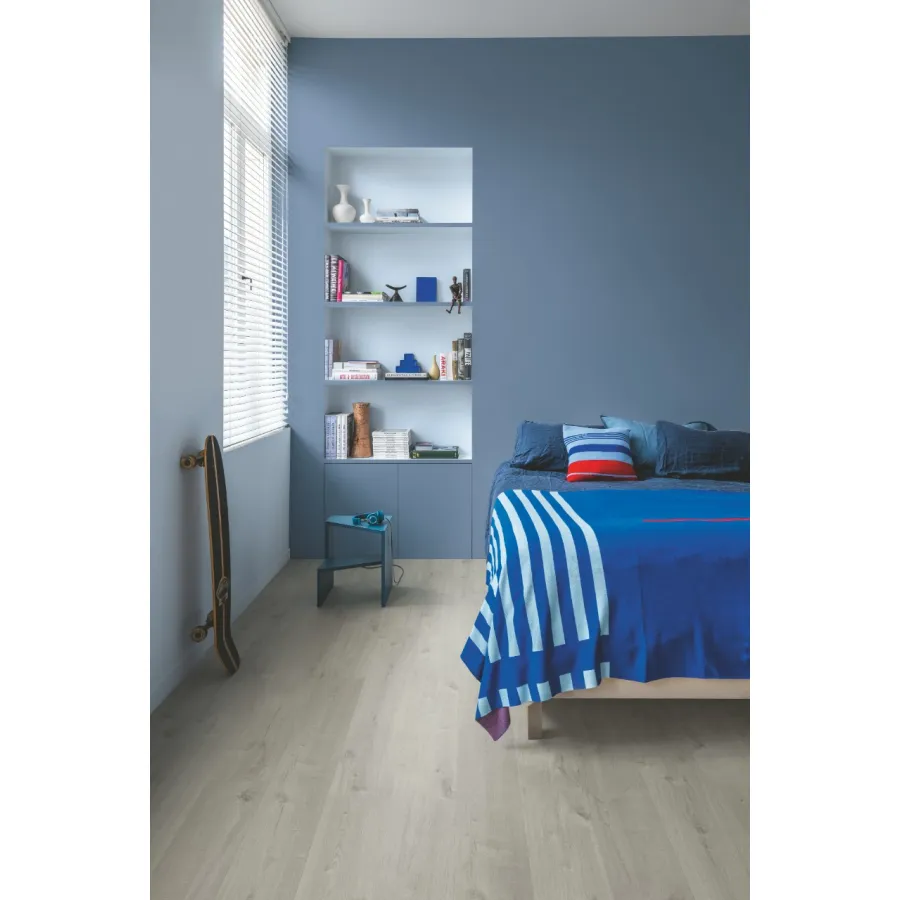 Quick Step panel winylowy ze zintegrowanym podkładem Alpha Bloom dąb bawełniany zimno-szary AVMPU40201