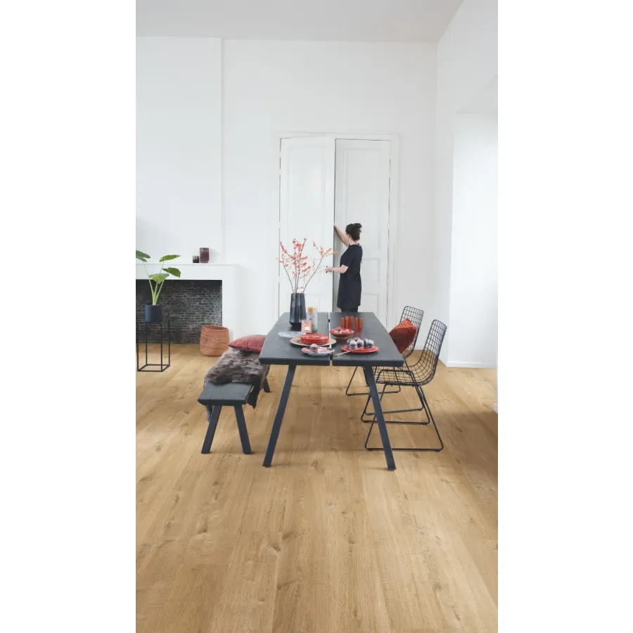 Quick Step panel winylowy ze zintegrowanym podkładem Alpha Bloom dąb bawełniany naturalny AVMPU40104