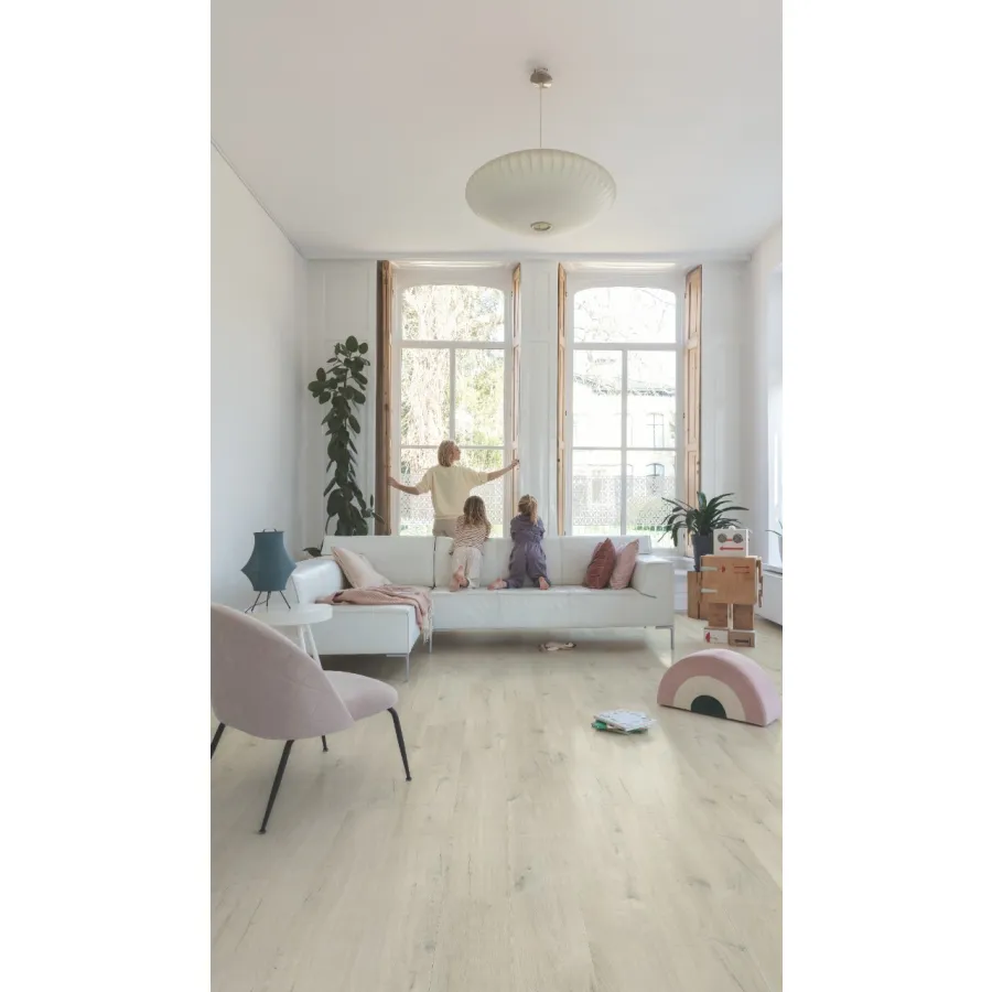 Quick Step panel winylowy ze zintegrowanym podkładem Alpha Bloom dąb bawełniany biało-rumiany AVMPU40200