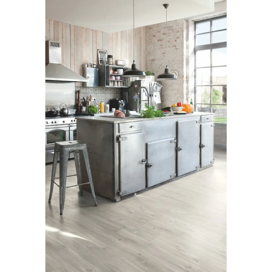 Quick Step panel winylowy Alpha Blos Base dąb Canyon szary ze śladami cięcia piłą AVSPT40030