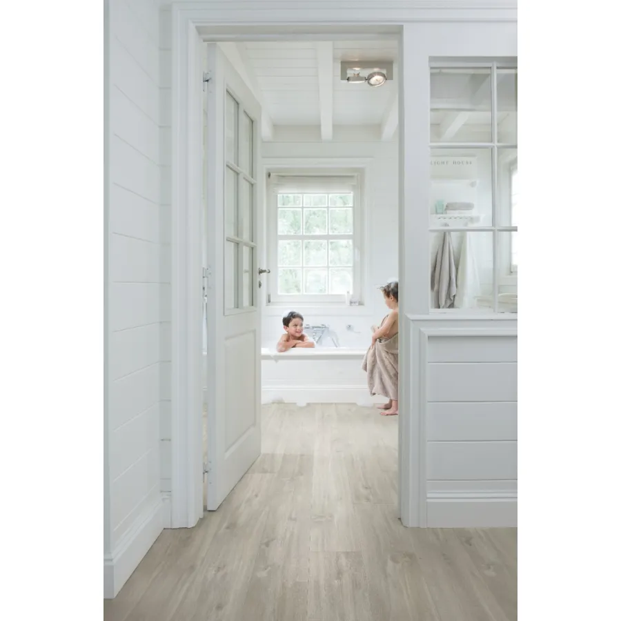 Quick Step panel winylowy ze zintegrowanym podkładem Alpha Blos dąb Canyon szary ze śladami cięcia piłą AVSPU40030