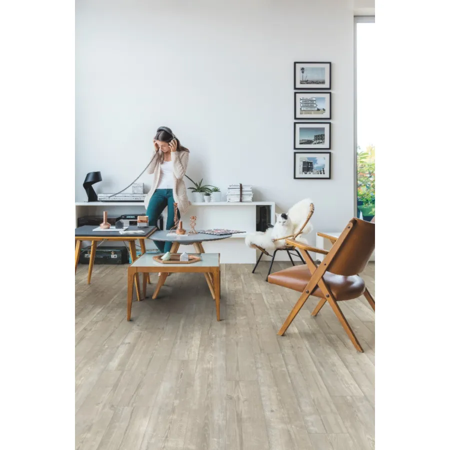 Quick Step panel winylowy ze zintegrowanym podkładem Alpha Bloom sosna poranna mgła AVMPU40074
